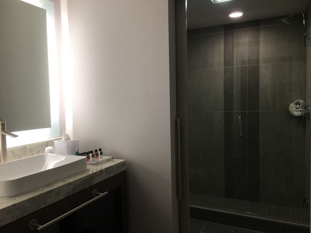 Best Western Premier Hotel At Fisher'S Landing Vancouver Phòng bức ảnh